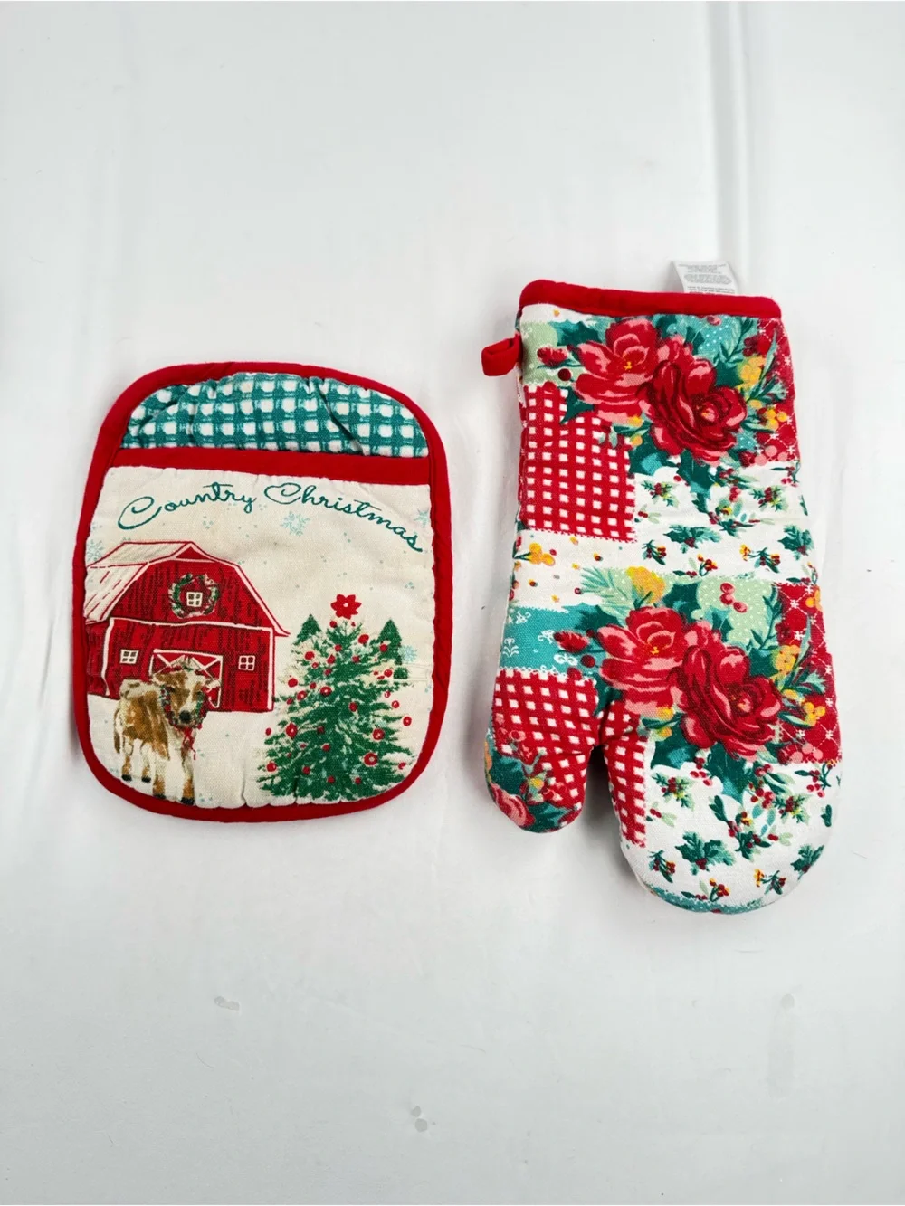 The Pioneer Woman Red Green Floral Barn Oven Mitt & Pot Holder Set
